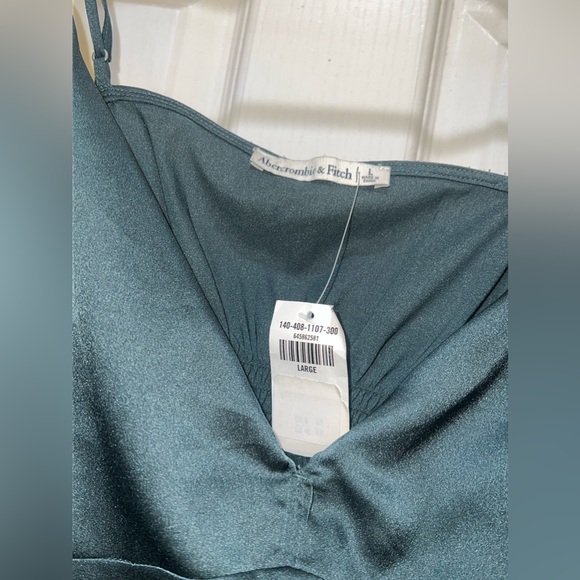 Abercrombie and Fitch NWT Forest Green satin bow front top SzL - Picture 3 of 3